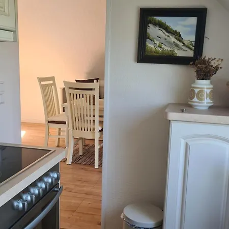 Kleine Ferienwohnung Mit Balkon *
