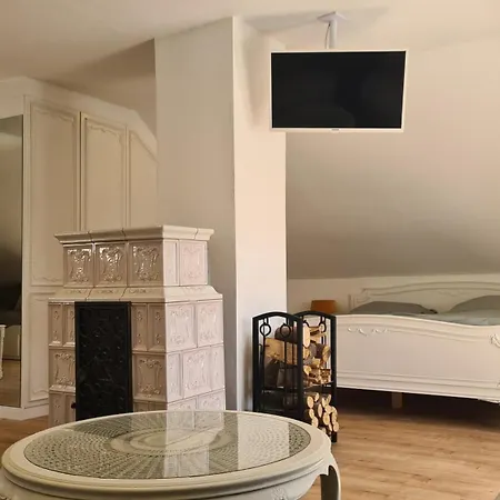 Kleine Ferienwohnung Mit Balkon *